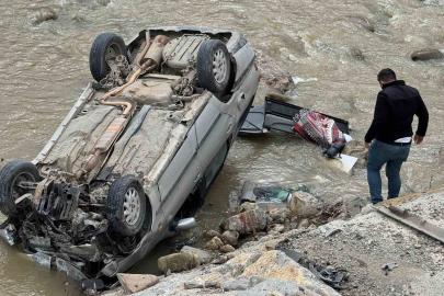 Ayancık’ta otomobil ırmağa uçtu: 1 yaralı