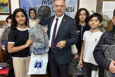 Aydın İl Halk Kütüphanesi’nden öğrencilere çanta hediyesi