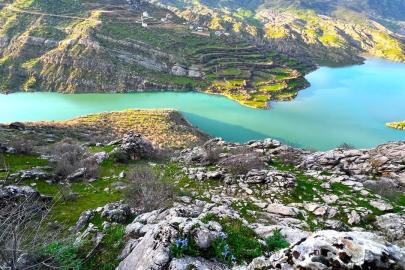 Ayı Nevruzu Gerger kayalıklarını renklendirdi