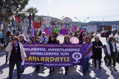 Ayvalık’ta 8 Mart yürüyüşüne yoğun katılım