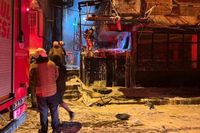 Bahçelievler’de hurda malzemelerin bulunduğu depoda yangın