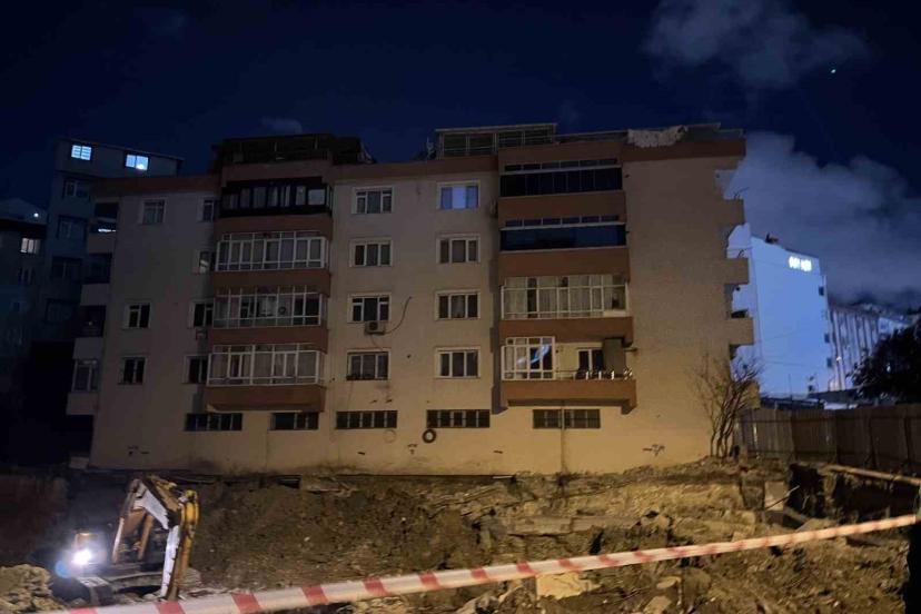 Bahçelievler’de inşaat çalışmasında zemininde boşluk oluşan 4 katlı bina mühürlendi