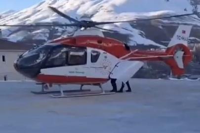 Bahçesaray’daki minik hasta helikopter ambulansla Van’a sevk edildi