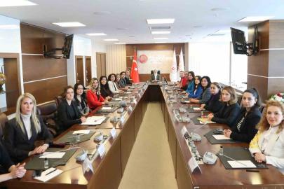 Bakan Göktaş baroların kadın ve çocuk hakları komisyonu temsilcileriyle bir araya geldi