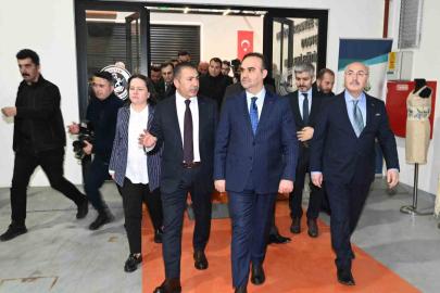 Bakan Kacır, DTO’nun Teknik Tekstil Merkezini inceledi