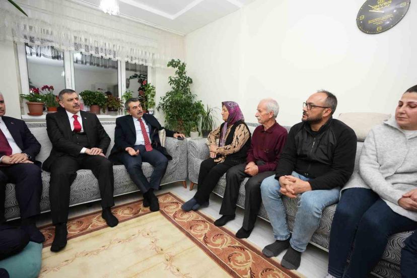 Bakan Tekin ve Çiftçi’den Fatma Nur öğretmenin ailesine taziye ziyareti