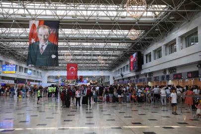Bakan Uraloğlu: "Bayramda iç hatlarda 867 ilave sefer planladık"