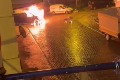 Başakşehir’de alev alev yanan araç kamerada