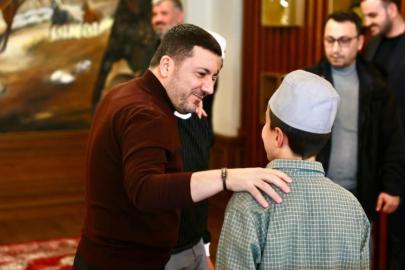 Başkan Arı, hafızlık öğrencilerini makamında ağırladı