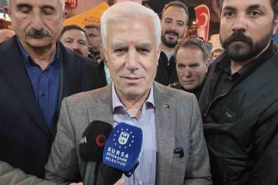 Başkan Bozbey sahurda vatandaşlarla buluştu, tarihi fırınlarda tahinli pide ve simit dağıttı