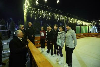 Başkan Büyükkılıç’tan gençlere müjde: Açık hava buz pateni pisti