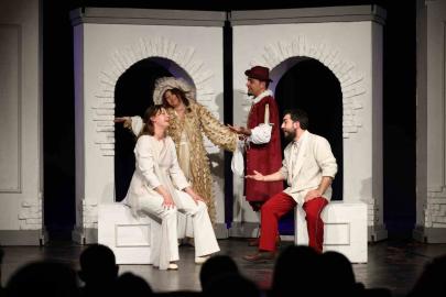 Başkan Doğan; "Tiyatro ortak değerlerin yaşatılmasında çok önemli bir yere sahiptir"