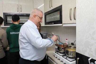 Başkan Ertaş üniversite öğrencilerinin iftar sofrasına konuk oldu