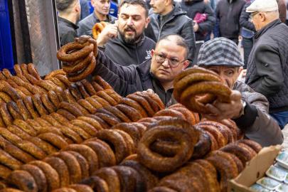 Başkan Tugay bayram namazında Bucalılarla buluştu