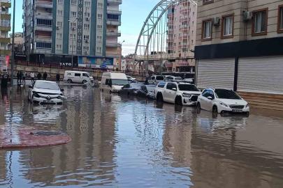 Batman’da sağanak yağış hayatı durma noktasına getirdi