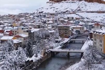 Bayburt kar yağışıyla beyaza büründü