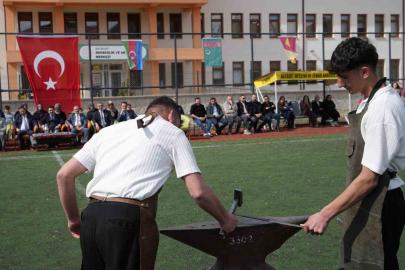 Bayburt’ta Nevruz coşkusu: Bayram ateşi yakıldı, örste demir dövüldü