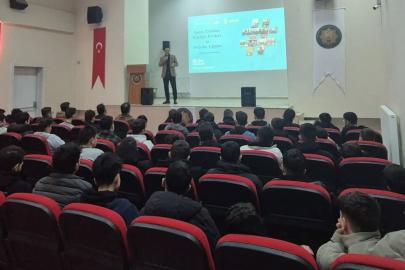 Bayburt’ta öğrencilere yapay zekâ eğitimi verildi