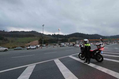 Bayram dönüşü Bursa otoyolunda yoğunluk: İstanbul istikametinde trafik yavaşladı