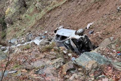 Bayram namazı yolunda kaza: Araç dereye uçtu, 1 kişi hayatını kaybetti