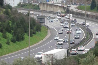 Bayram tatili dönüşleri başladı, TEM’de akıcı yoğunluk hakim