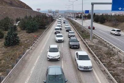 Bayram yolculuğu başladı: 43 ilin geçiş güzergahında trafik hareketliliği arttı