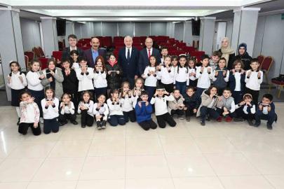 Belediye meclisinde minik misafirler yerel yönetimi yerinde öğrendi