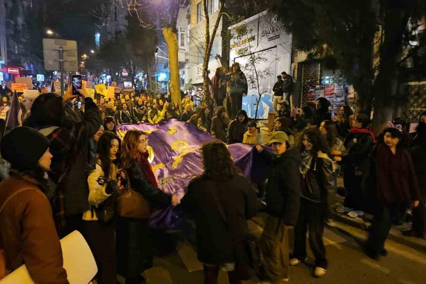 Beyoğlu’nda yasak dinlemeyen 5 gösterici gözaltına alındı