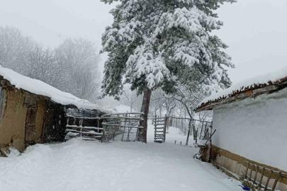 Bilecik bayram sabahına beyaz örtüyle uyandı