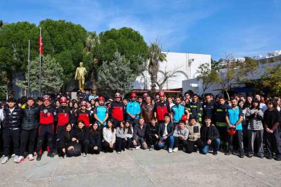 Bodrum’da öğrenciler deprem tatbikatında "çök-kapan-tutun" yaptı