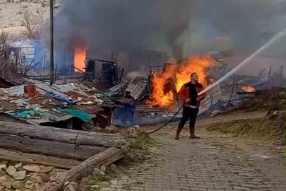 Bolu’da 3 yapı alevlere teslim oldu