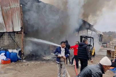 Bolu’da inşaat deposunda yangın