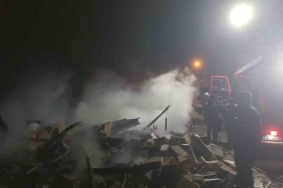 Bolu’da tek katlı ev küle döndü