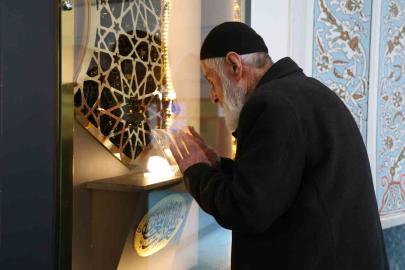 Bu camide Peygamber Efendimiz ’in Sakal-ı Şerifi her gün ziyarete açık