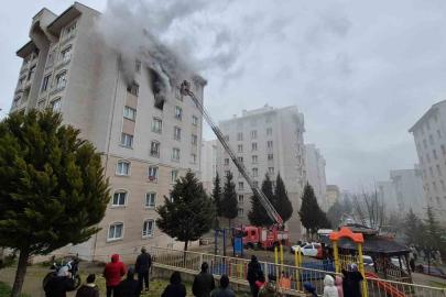 Bursa’da 8 katlı binada yangın