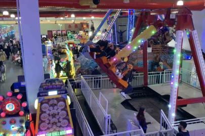 Bursa’da bayramın adresi AVM’ler oldu