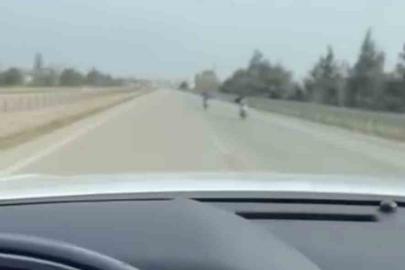 Bursa’da motor üstünde yatarak tehlikeli yolculuk