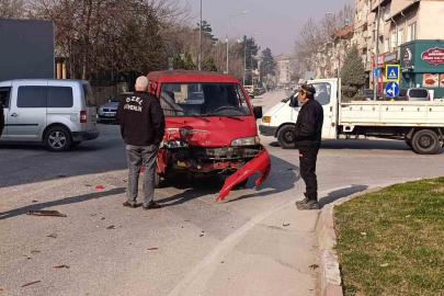 Bursa’da trafik kazası: 3 yaralı