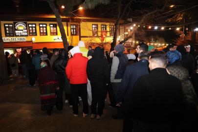 Bursalılar sahurda tarihi meydanda buluştu