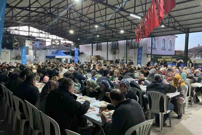 Büyükşehir’in iftar sofrasında oruçlar dualarla açıldı