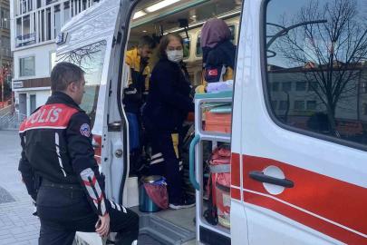 Cadde ortasında boynuna ve yüzüne kesikler attı