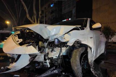 Caddebostan’da makas atan sürücü lüks araca çarpıp kaçtı