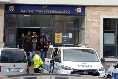 Çaldıkları araçla Edremit’te yakalanan 2 şüpheli tutuklandı