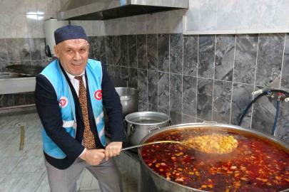Cami cemaatinin dayanışmasıyla günlük bin 500 kişiye iftar veriliyor