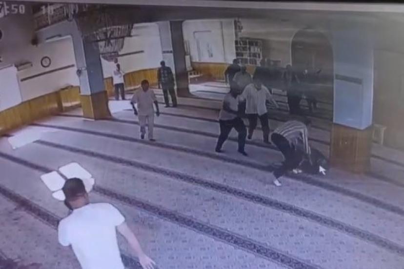 Camideki cinayette sanığa tahrik indirimi ile 16 yıl hapis