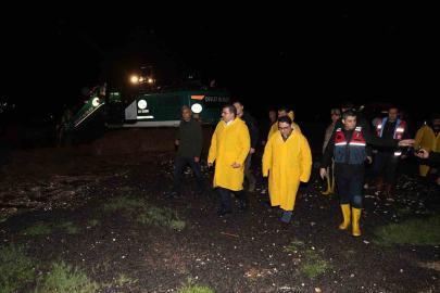 Canpolat ve Kaymakam Şahin’den gece sağanak mesaisi