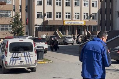 Çekmeköy’de lisede bıçaklı saldırı: 1 öğrenci, 2 öğretmen ve arkadaşını bıçakladı