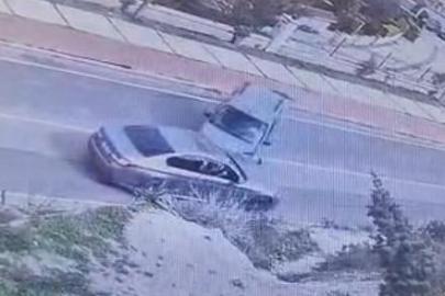 Çeşme’de kaza yapan sürücüye yumruklu saldırı kamerada