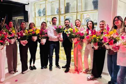 Çiçekler kadınların elinde sanat eserine dönüştü