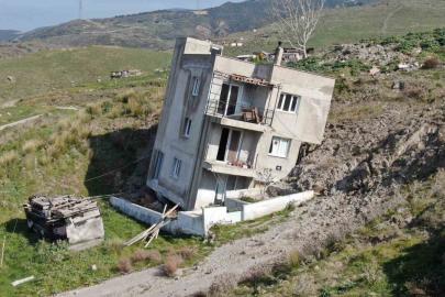 Çiğli’de çöp tesisinin neden olduğu heyelan mahalleyi yutuyor